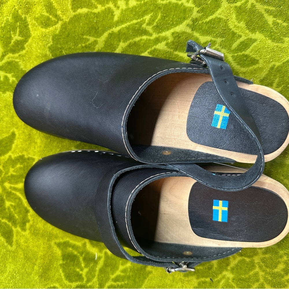 Swedish Hasbeens Black Leather Mules clogs 39